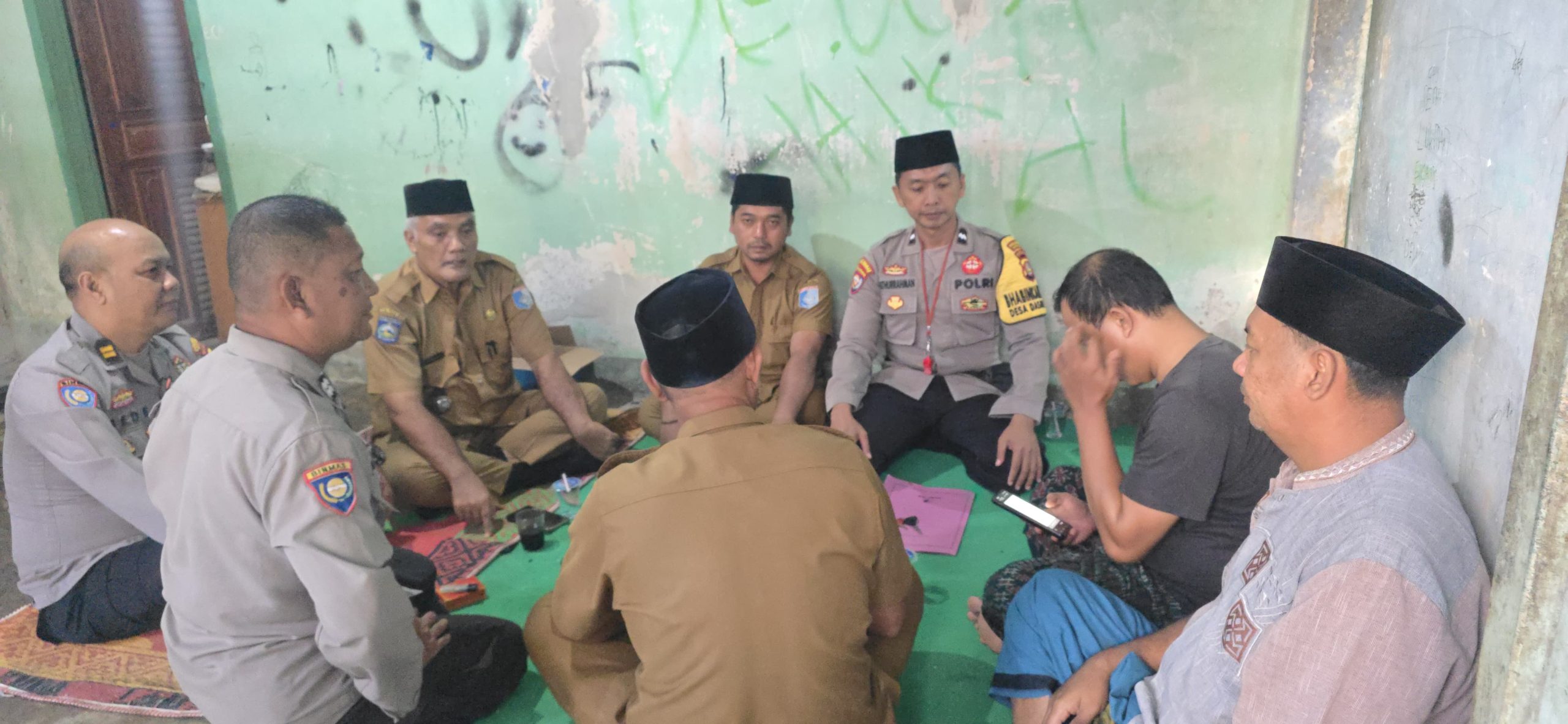Polsek Narmada Sambang Duka, Dampingi Warga Hingga Prosesi Pemakaman