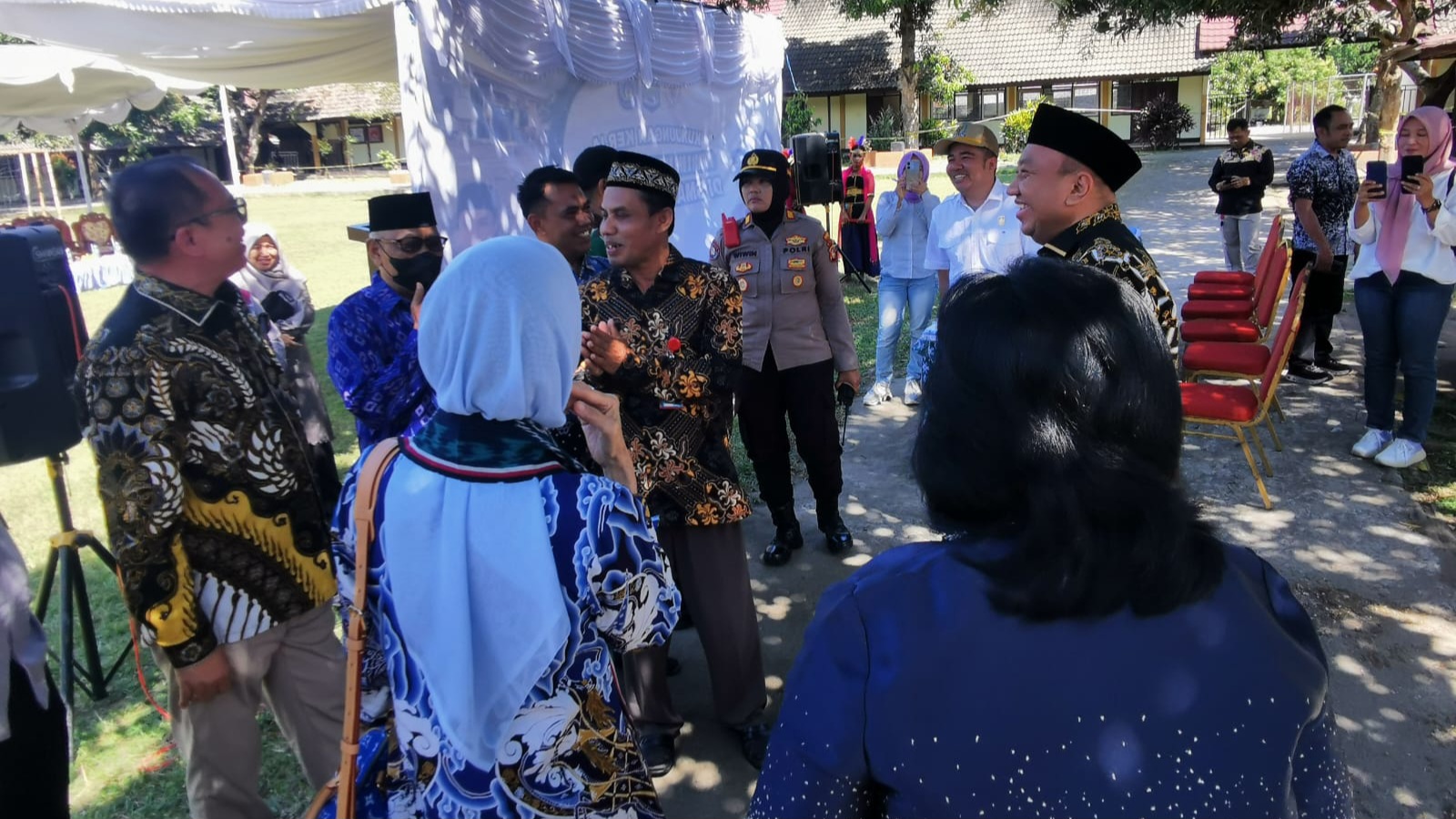 Komisi X DPR RI Tinjau SMAN 1 Lingsar, Bantuan Renovasi Gedung Langsung Disalurkan
