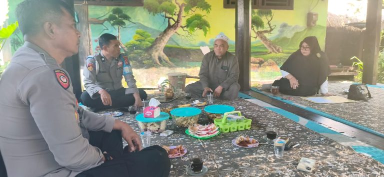 Rangkul Tokoh Agama, Kapolsek Gunungsari Perkuat Sinergi Jaga Kamtibmas